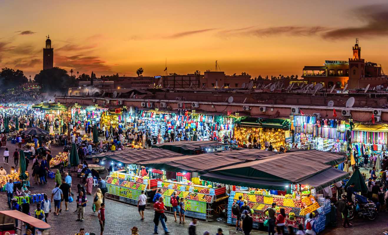 How to Capture Stunning Food Photos While Traveling in Night Markets