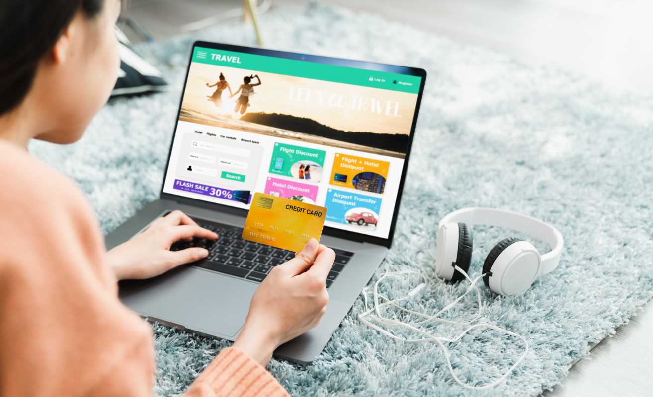 Modern Explorer's Guide to Financial Planning for Traveling the World